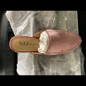 BRAND NEW. NEVER WORN. Neiman Marcus blush mules.